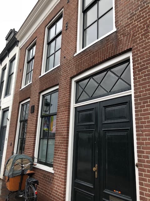 Streeploos schone ramen van een historisch pand