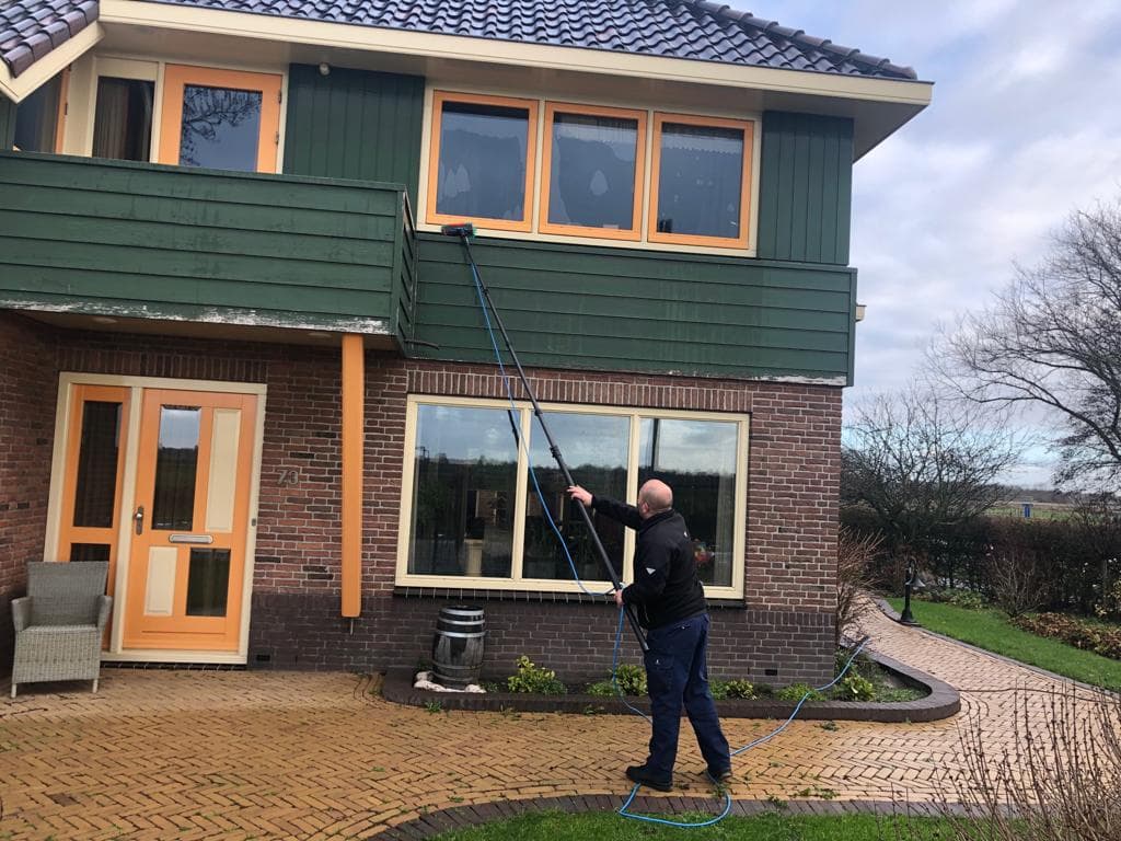Glasbewassing van een woning